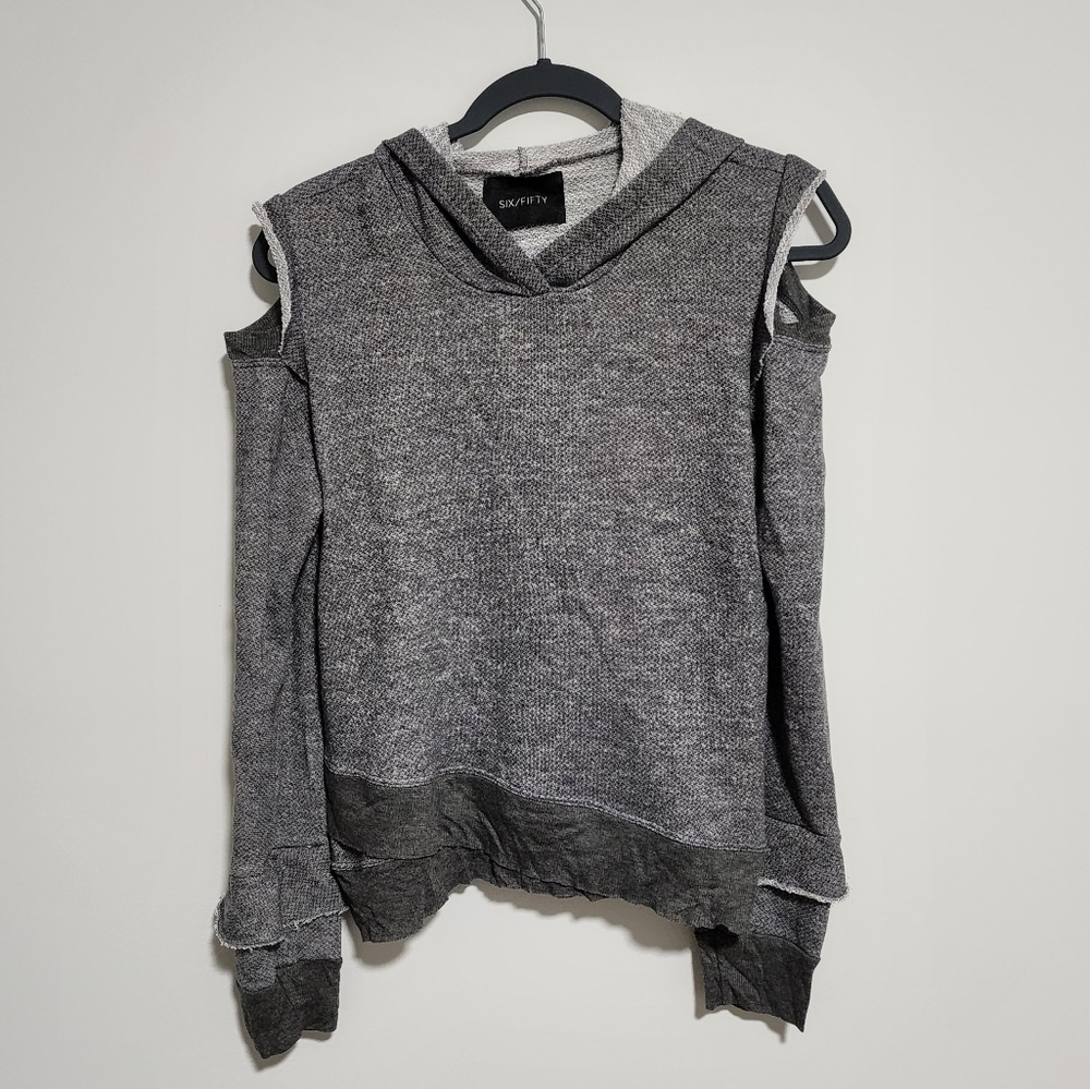 Six/Fifty Sweatshirt Womens Medium Gray Pullover Cold Shoulder Hoodie Distressed